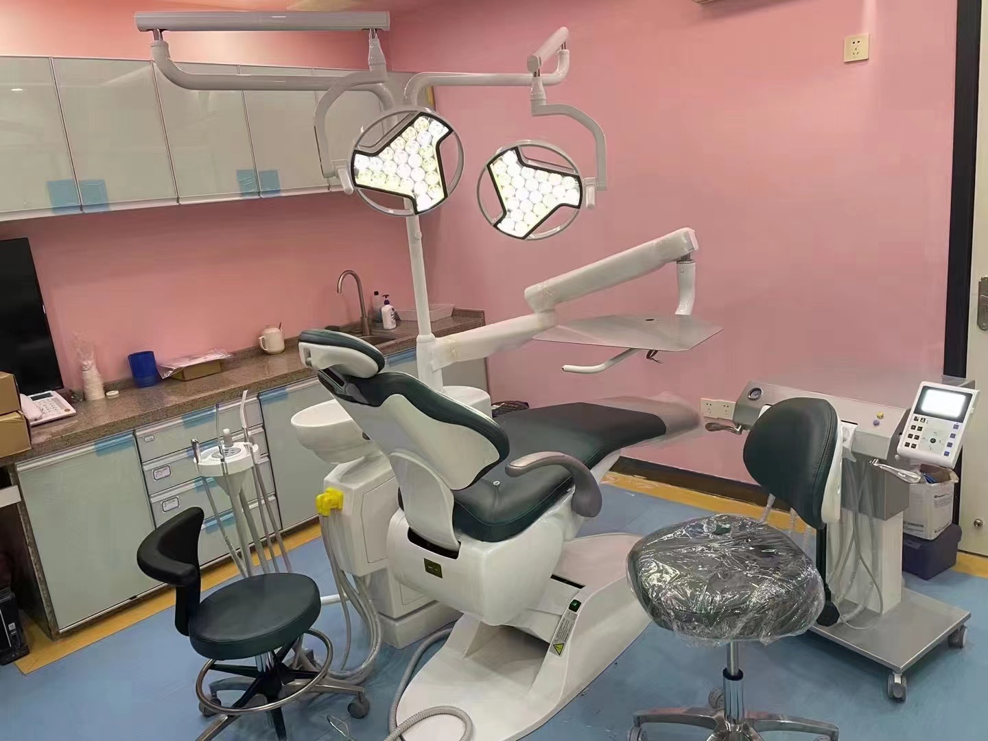 What we should pay attention to and what problems will be encountered when you are decorating dental chair in the dental clinic